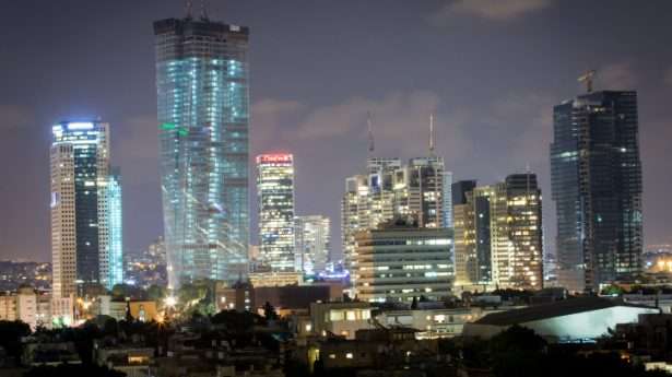 Israel Wirtschaft. Blick auf Tel Aviv bei Nacht. Foto von Miriam Alster/FLASH90