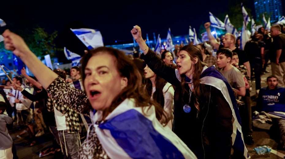 Nach monatelangen regierungsfeindlichen Demonstrationen in Tel Aviv versammelten sich die rechten Massen in Jerusalem, um Netanjahu und seine Justizreform zu unterstützen. Foto von Erik Marmor/Flash90
