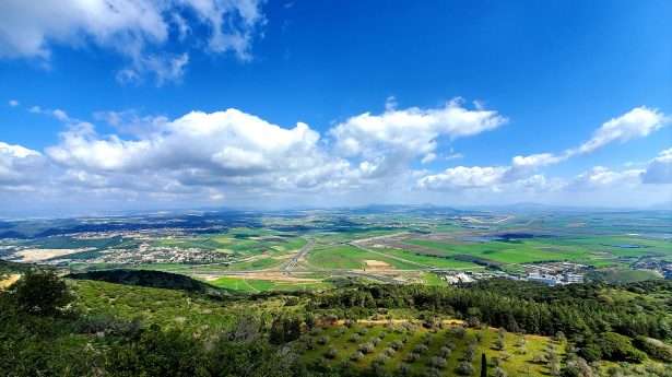 Blick auf das Jesreel-Tal von der Spitze des Berges Moreh.