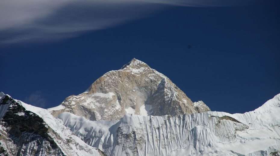 Der Berg Makalu sieht furchterregend aus. Foto von Wikipedia