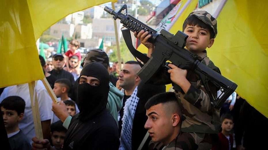 Palästinenser in Hebron protestieren zur Unterstützung der Menschen im Gazastreifen, während der Konflikt zwischen Israel und der Hamas bereits einen zweiten Monat andauert, 3. November 2023. Foto von Wisam Hashlamoun/Flash90.