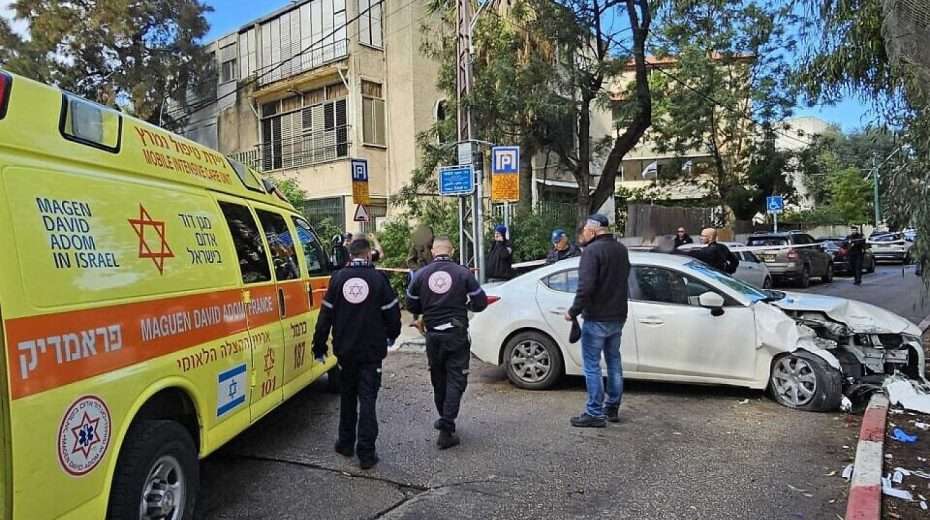 Ein israelischer Mann wurde am 29. Januar 2024 bei einem Terroranschlag mit einem Auto und einem Axtangriff in der nördlichen Stadt Haifa schwer verwundet. Foto: Magen David Adom.