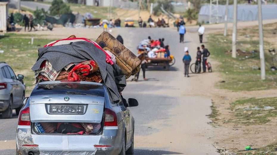 Palästinenser, die vor Kämpfen zwischen Israel und Hamas-Terroristen in der Gegend von Khan Yunis fliehen, 25. Januar 2024. Foto von Atia Mohammed/Flash90.