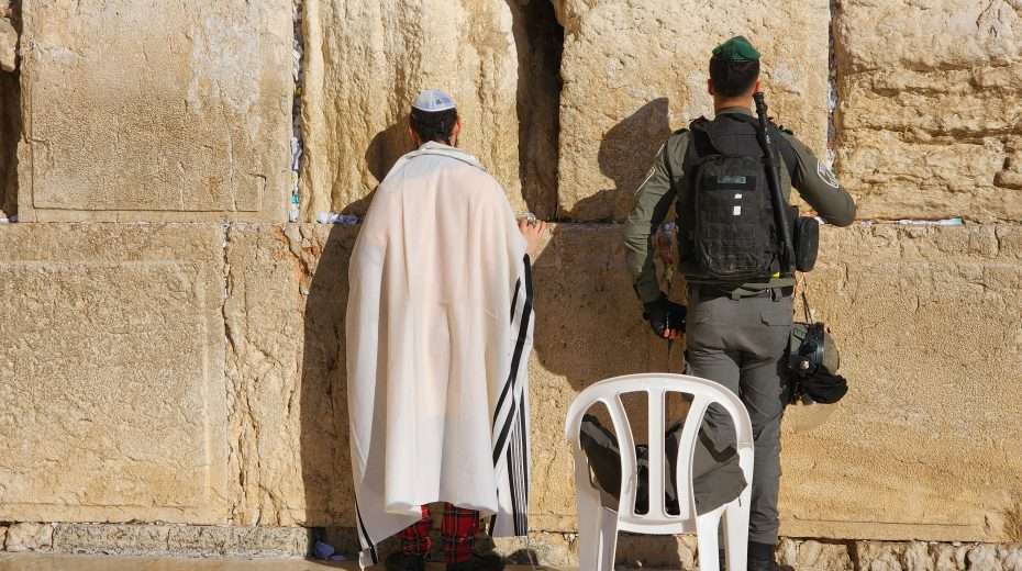 Soldaten beten für Wunder im Krieg gegen die Hamas. Foto: Michael Selutin