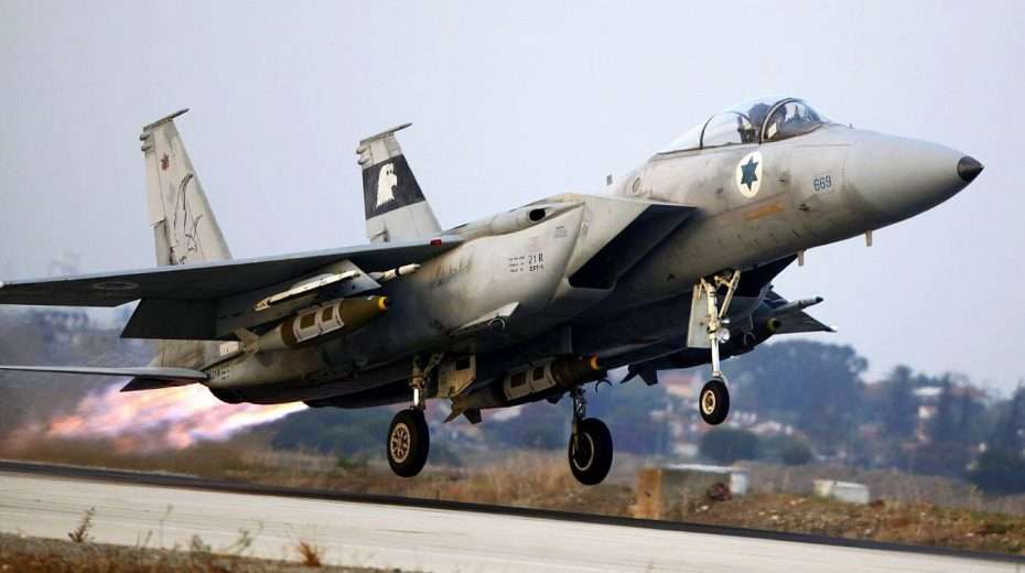 Ein F-15 Eagle-Kampfjet startet von einem israelischen Luftwaffenstützpunkt in Richtung Rafah, 19. November 2012. Foto von Edi Israel/Flash90.