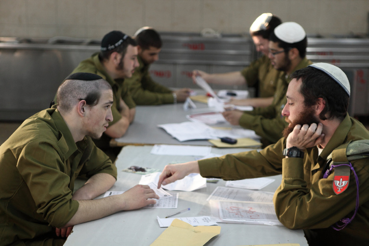 Torah kann man auch nach der Armee lernen, sagt der Oberste Gerichtshof. Foto von Yaakov Naumi/Flash90.