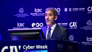 Gaby Portnoy, Generaldirektor der israelischen Cyber- Behörde, spricht über den Iran auf der jährlichen Cyber-Woche-Konferenz an der Universität Tel Aviv, 27. Juni 2023. Foto von Avshalom Sassoni/Flash90.