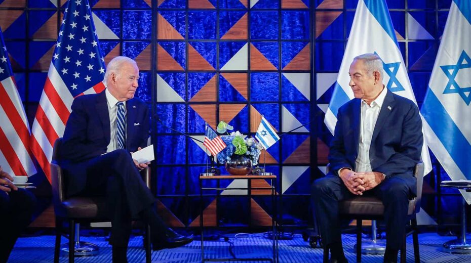 Der israelische Premierminister Benjamin Netanjahu trifft sich mit US-Präsident Joe Biden in Tel Aviv, 18. Oktober 2023. Foto von Miriam Alster/Flash90.