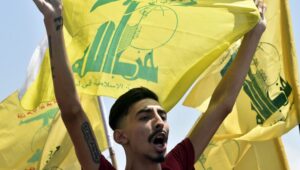 Unter Verletzung der von den Vereinten Nationen ausgehandelten Vereinbarungen und Resolutionen ist die vom Iran finanzierte Hisbollah weiterhin schwer bewaffnet und kontrolliert den Libanon faktisch. Foto: EPA-EFE/WAEL HAMZEH