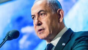 Ministerpräsident Benjamin Netanjahu nimmt an einer Gedenkfeier für die "Operation Protective Edge" in der Nationalen Halle für Israels Gefallene am Berg Herzl in Jerusalem teil, 16. Juli 2024. Foto von Shalev Shalom/POOL.