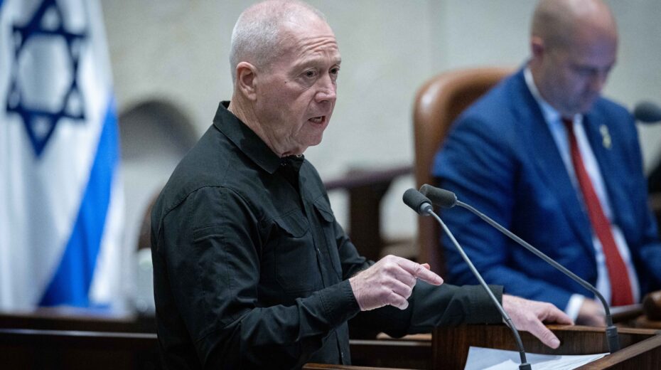 Der israelische Verteidigungsminister Yoav Galant nimmt an einer Sitzung im Plenarsaal der Knesset, dem israelischen Parlament in Jerusalem teil. Foto von Chaim Goldberg/Flash90