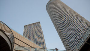 Die Azrieli-Türme in Tel Aviv, 8. Januar 2024. Foto von Miriam Alster/Flash90.