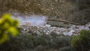 Ein israelischer Panzer patrouilliert am 30. September 2024 in der Nähe der israelischen Grenze zum Libanon. Foto von Ayal Margolin/Flash90.