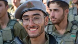 Sgt. Ariel Sosnov Sasonov, 20, wurde am 6. November 2024 von einer Rakete der Hisbollah getötet. Foto: Israelische Verteidigungsstreitkräfte.