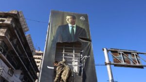 Oppositionskämpfer reißen am 30. November 2024 in Aleppo, Syrien, ein riesiges Porträt des syrischen Präsidenten Baschar al-Assad nieder, nachdem bei einer großen Rebellenoffensive am 27. November große Teile der zweitgrößten Stadt des Landes eingenommen worden waren. Foto: EPA-EFE/Mohammed Al-Rifai.