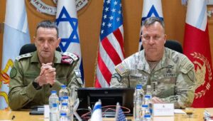 Der Generalstabschef der israelischen Streitkräfte, Generalleutnant Herzi Halevi, mit dem CENTCOM-Befehlshaber, General Michael Erik Kurilla, in Israel. Foto: Büro des Sprechers der israelischen Streitkräfte.