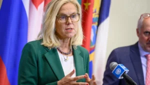 Sigrid Kaag, leitende Koordinatorin für humanitäre Hilfe und Wiederaufbau in Gaza, informiert Reporter nach der Sitzung des UN-Sicherheitsrats am 16. September 2024 über die Lage im Nahen Osten. Foto: Loey Felipe/UN Photo.