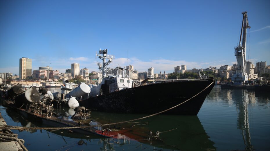 Schäden im Hafen von Latakia nach einem angeblichen israelischen Luftangriff auf den Hafen, Latakia, Syrien, 10. Dezember 2024. Foto: EPA-EFE/BILAL AL HAMMOUD