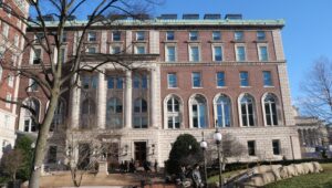 Pulitzer Hall an der Columbia University Graduate School of Journalism in New York. Bildnachweis: MMDA-Fotos via Wikimedia Commons.