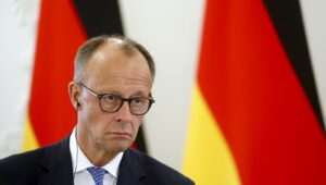 Bundeskanzler Merz kritisiert Israel. Foto: EPA-EFE/TOMS KALNINS
