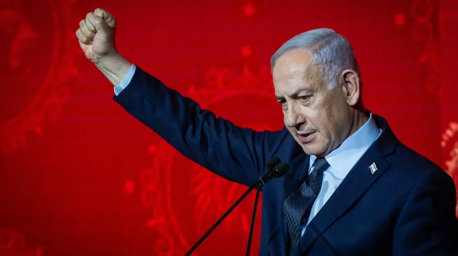 Der israelische Ministerpräsident Benjamin Netanjahu spricht auf der Konferenz des Jewish News Syndicate in Jerusalem am 27. April 2025. Foto: Yonatan Sindel/Flash90.
