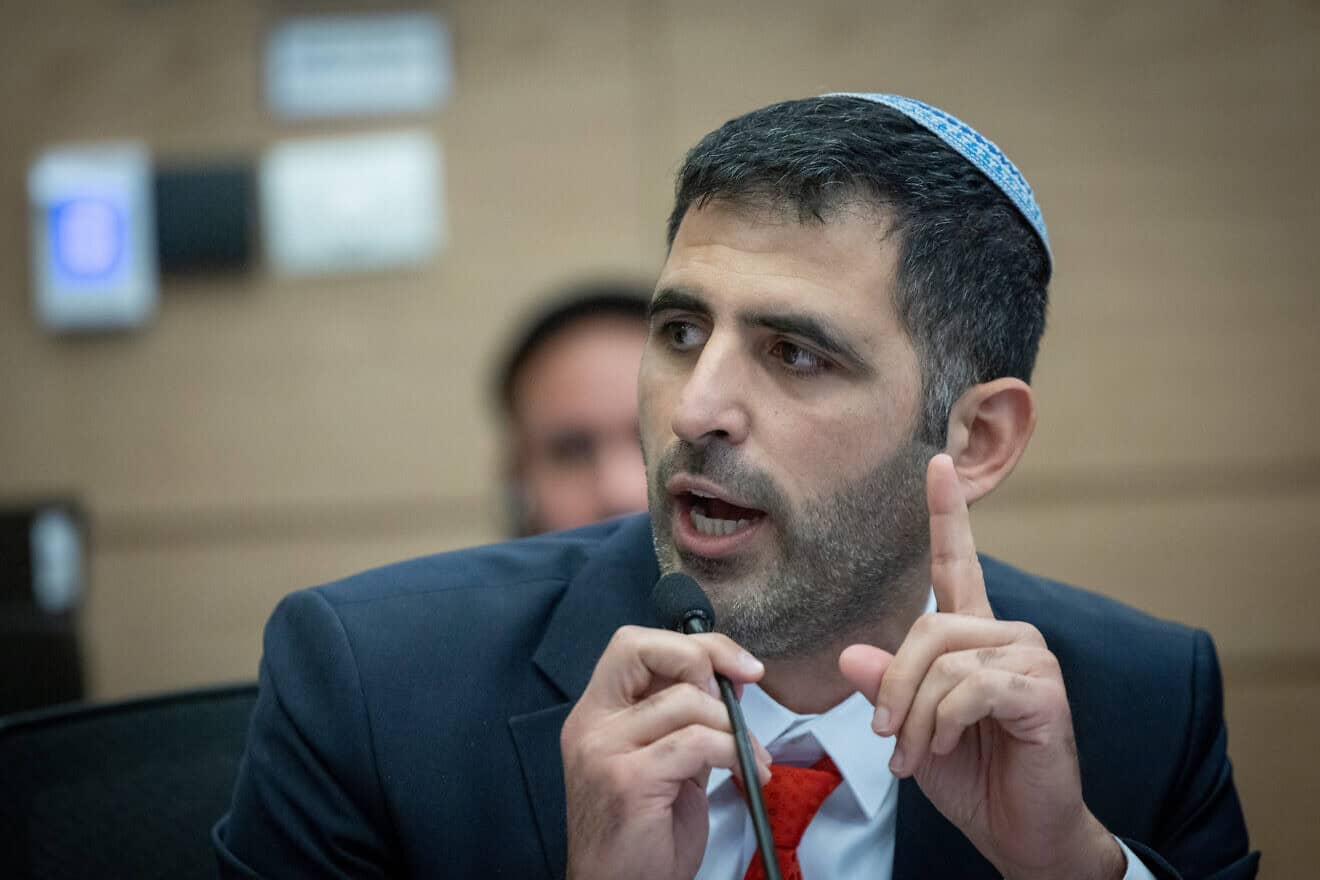 Der israelische Kommunikationsminister Shlomo Karhi während einer Sitzung des Wirtschaftsausschusses in der Knesset. Foto: Chaim Goldberg/Flash90.