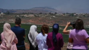 Rauch steigt von israelischen Luftangriffen im Südlibanon auf, gesehen von der israelischen Seite der Grenze, 27. Juni 2025. Foto: Ayal Margolin/Flash90.