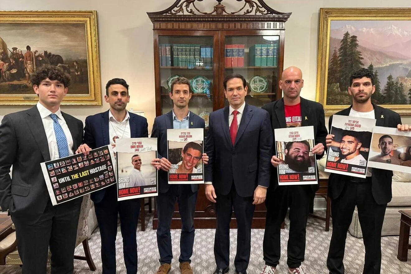 US-Außenminister Marco Rubio trifft sich am 27. Juni 2025 in Washington mit Familienangehörigen von Geiseln, die noch immer von der Hamas im Gazastreifen festgehalten werden. Foto: The Hostage and Missing Families Forum.