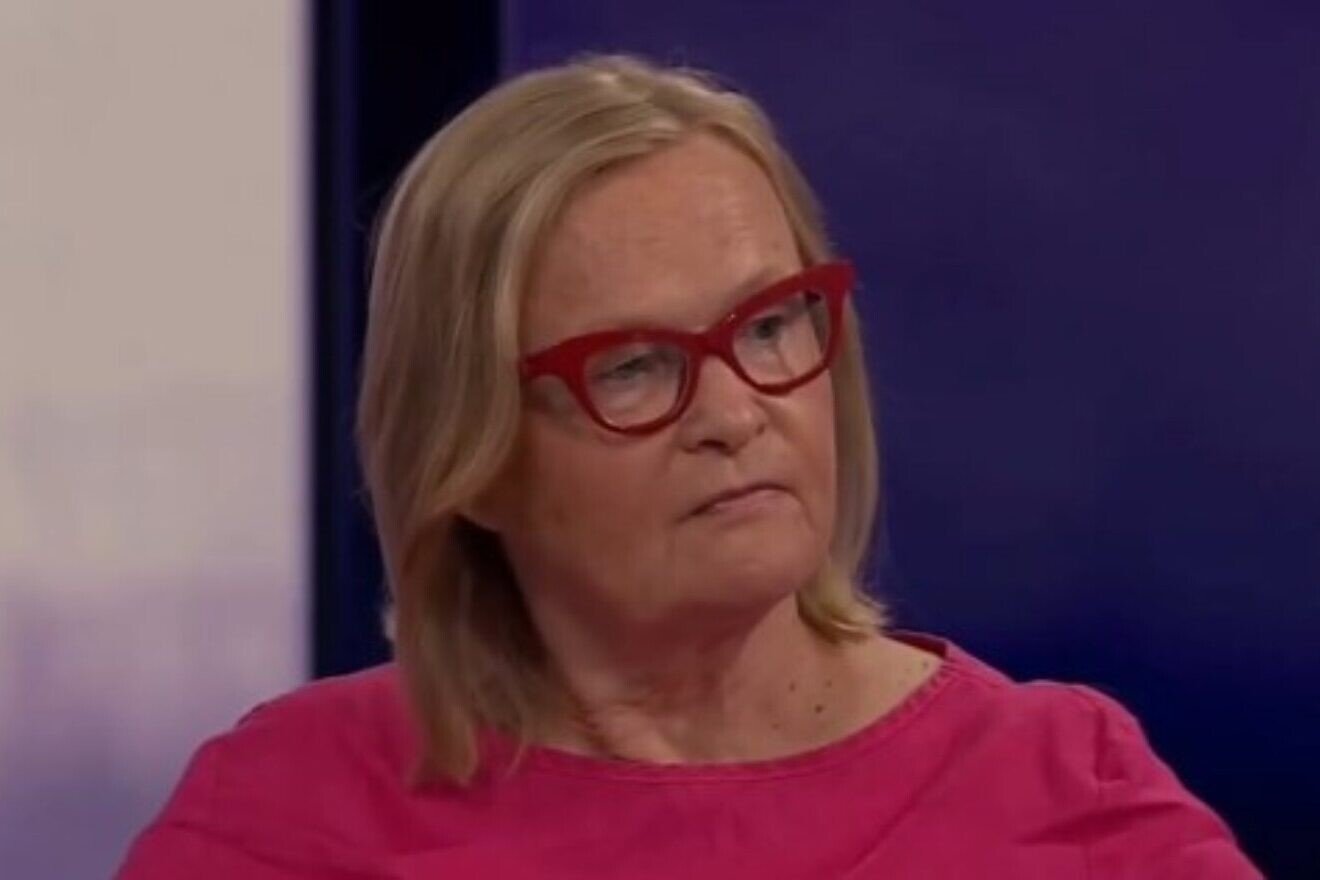 Susanne Dahlgren, Direktorin des Finnischen Instituts im Nahen Osten, spricht während eines Interviews mit dem Sender „YLe“ in Helsinki. Quelle: Screenshot/YLe.