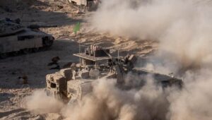 Ein israelischer Panzer im Einsatz während einer Mission der israelischen Streitkräfte im Gebiet Jabalia im Gazastreifen, Juni 2025. Foto: israelische Streitkräfte.
