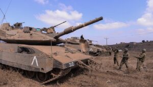 Soldaten der israelischen Streitkräfte mit dem Kampfteam der Gideon-Brigade trainieren mit Merkava-4-Panzern. Foto: IDF Pressesprecher Einheit.