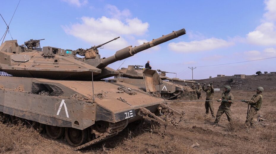 Soldaten der israelischen Streitkräfte mit dem Kampfteam der Gideon-Brigade trainieren mit Merkava-4-Panzern. Foto: IDF Pressesprecher Einheit.