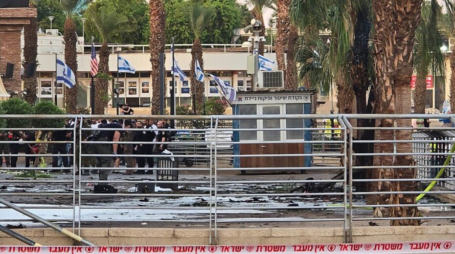 Israelische Sicherheitskräfte am Ort des Drohnenangriffs der Huthis in Eilat, 24. September 2025. Foto: Yehuda Ben Itach/Flash90.