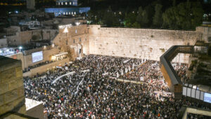 Tausende religiöse Juden beten um Vergebung (Selichot). Foto: Arie Leib Abrams/Flash90