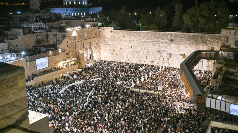 Tausende religiöse Juden beten um Vergebung (Selichot). Foto: Arie Leib Abrams/Flash90