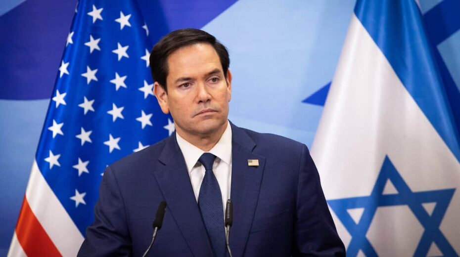 Der US-Außenminister Marco Rubio gibt nach einem Treffen mit dem israelischen Ministerpräsidenten Benjamin Netanjahu im Büro des Ministerpräsidenten in Jerusalem am 16. Februar 2025 eine Pressekonferenz. Foto von Alex Kolomoisky/POOL via Flash90.