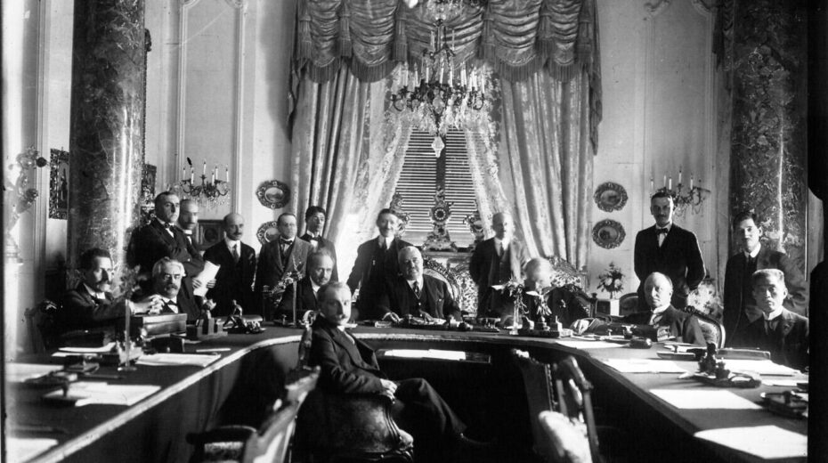 Delegierte auf der Konferenz von San Remo in Italien, 1920. Bildquelle: Mit freundlicher Genehmigung der Bibliothèque Nationale de France über Wikimedia Commons.