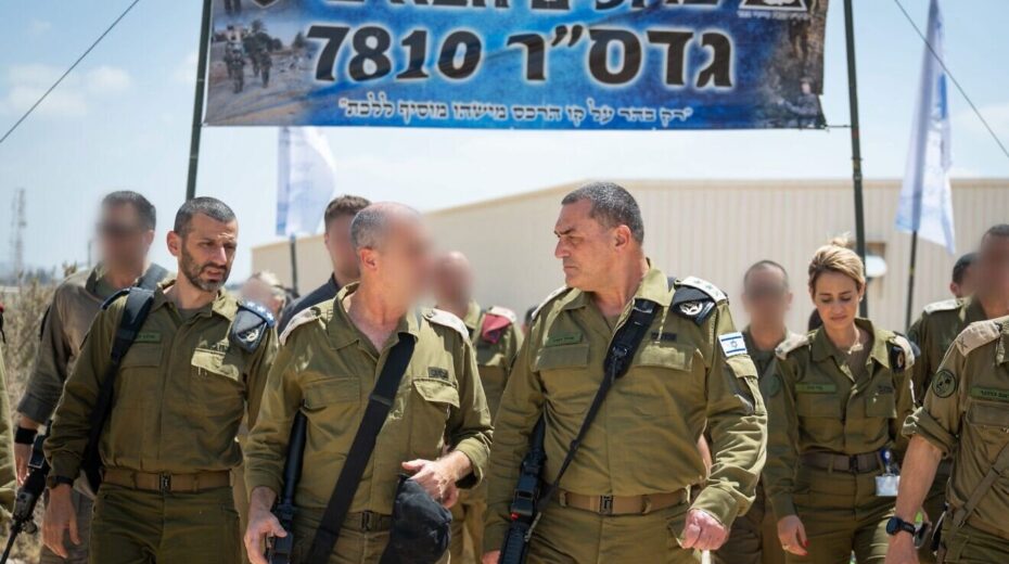Der Stabschef der israelischen Streitkräfte, Generalleutnant Eyal Zamir, spricht am 2. September 2025 auf der Nachshonim-Basis in Zentralisrael zu Reservisten, die sich zum Dienst melden, und mobilisiert die Streitkräfte vor der Bodenoffensive in Gaza-Stadt. Foto: IDF.