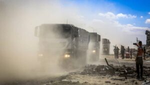 Hilfsgüter gelangen am 15. Oktober 2025 von Israel über den Grenzübergang Kerem Shalom nach Khan Yunis im südlichen Gazastreifen. Foto: Abed Rahim Khatib/Flash90.