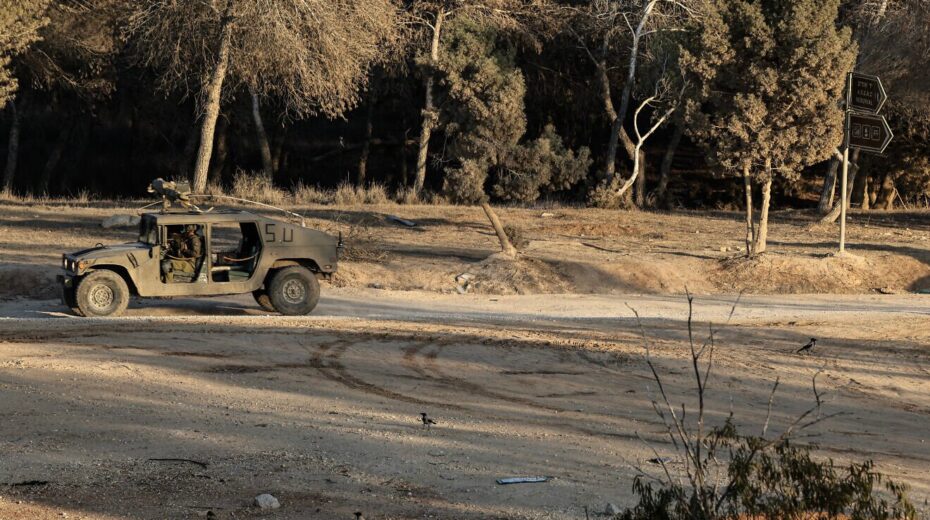 Israelische Soldaten patrouillieren am 17. November 2025 im Süden Israels nahe der Grenze zum Gazastreifen. Foto: Tsafrir Abayov/Flash90.