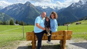 Rita, Guy und ihr Sohn im Urlaub in Österreich im Juni 2025, anlässlich Guys 40. Geburtstag. Foto: Rita Shtivelman.