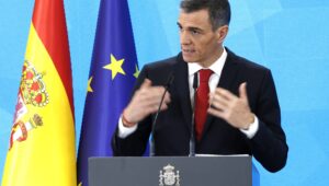 Der spanische Ministerpräsident Pedro Sanchez spricht auf einer Pressekonferenz zur Vorstellung der Jahresbilanz im Moncloa-Palast in Madrid, Spanien, am 15. Dezember 2025. EPA/J.J.Guillen