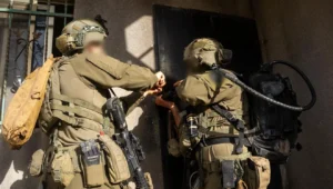 IDF-Truppen stürmen die palästinensische Stadt Qabatiya in der Nähe von Dschenin, nachdem ein Einwohner am 27. Dezember 2025 einen tödlichen Anschlag im Norden Israels verübt hatte. Foto: IDF.