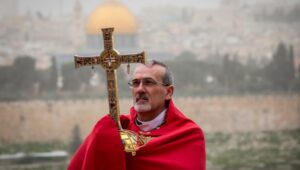 Der lateinische Patriarch von Jerusalem, Pierbattista Pizzaballa, während der Feierlichkeiten zum Palmsonntag im Jahr 2020. Foto: Yossi Zamir/Flash90