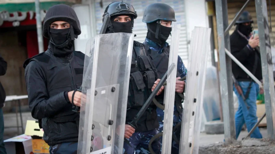 Sicherheitskräfte der Palästinensischen Autonomiebehörde überwachen Gebiete im Stadtzentrum von Dschenin im Norden von Samaria. Foto: Nasser Ishtayeh/Flash90.