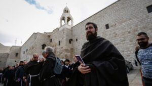 Illustration. Christen vor der Geburtskirche in Bethlehem. Foto: Wisam Hashlamoun/Flash90