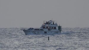 Ein Schiff der Hilfsflotte für den Gazastreifen, das von der israelischen Marine in internationalen Gewässern abgefangen wurde, wird am 19. Mai 2026 in Richtung des israelischen Hafens Aschdod im Süden Israels eskortiert. Foto: Jamal Awad/Flash90