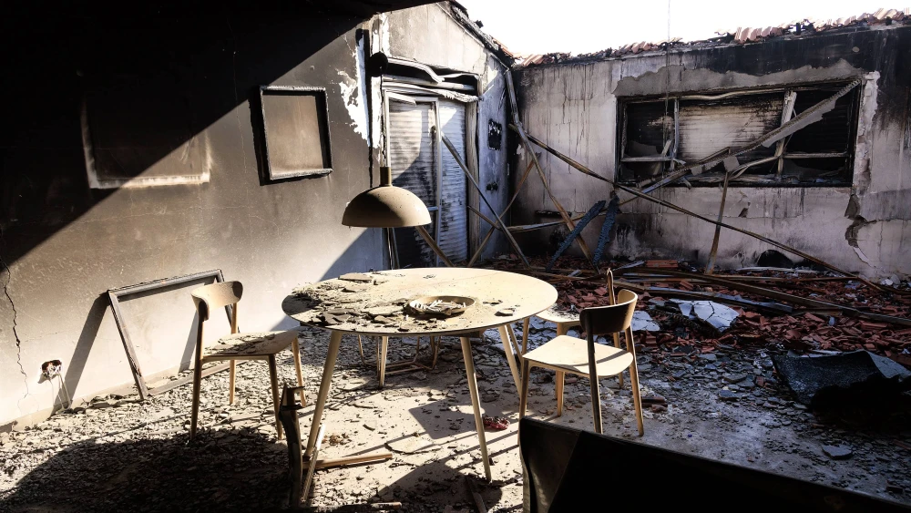 Schäden durch den von der Hamas angeführten Terroranschlag vom 7. Oktober auf den Kibbuz Be’eri im Süden Israels, 19. Dezember 2023. Bildnachweis: Moshe Shai/Flash90.