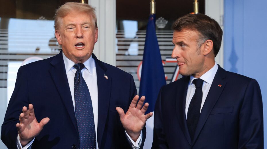 US-Präsident Donald Trump (links) nimmt am 15. Juni 2026 am Rande des G7-Gipfels in Evian-les-Bains in Ostmittelfrankreich an einem bilateralen Treffen mit dem französischen Präsidenten Emmanuel Macron teil. Der 52. G7-Gipfel findet vom 15. bis 17. Juni 2026 in Evian-les-Bains statt. Foto: EPA/LUDOVIC MARIN / POOL