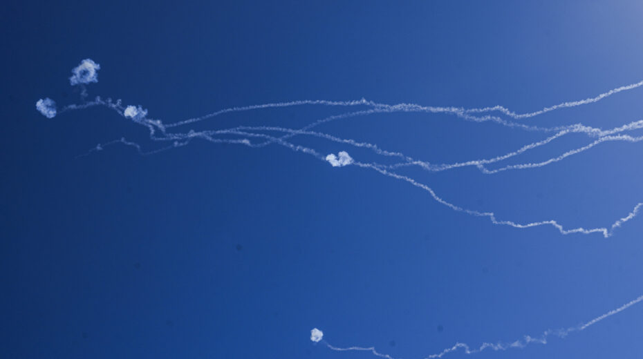 Raketenabwehrbatterien feuern Abfangraketen auf aus dem Libanon abgefeuerte ballistische Raketen ab, wie am 7. Juni 2026 im Norden Israels zu sehen war. Foto: Ayal Margolin/Flash90